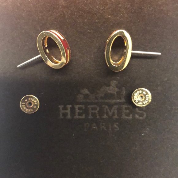 1HR sale⭐️Hermes (red) H pop lacquer earrings - Picture 4 of 8